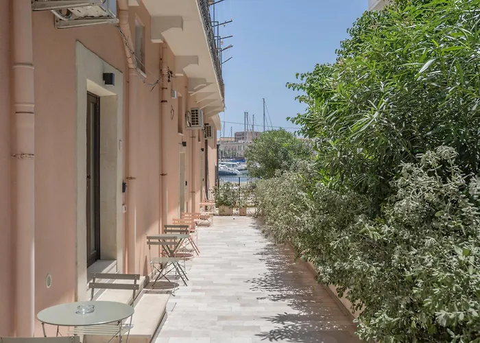 Eos - Elegants Apartments & Suites